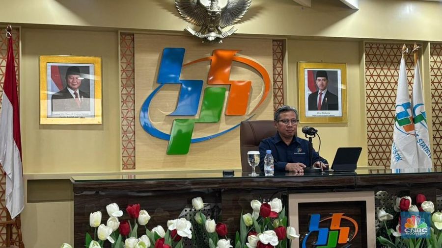 Deputi Bidang Distribusi dan Jasa, Ateng Hartono saat meyampaikan rilis BPS Senin, (2/2/2026). (CNBC Indonesia/Zahwa Madjid)