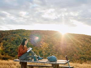 Mengabadikan Perjalanan Lewat Kata: Tips Menulis untuk Traveler