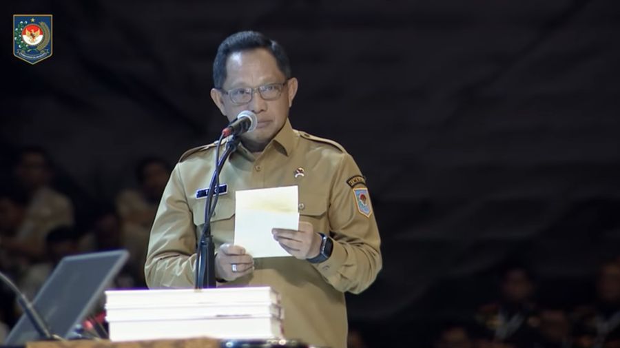 Menteri Dalam Negeri (Mendagri) Muhammad Tito Karnavian saat menyampaikan paparan dalam LIVE: Taklimat Presiden RI pada Rakornas Pemerintah Pusat dan Daerah Tahun 2026, Sentul, Senin (2/2/2026). (Tangkapan Layar Youtube/Kemendag RI)
