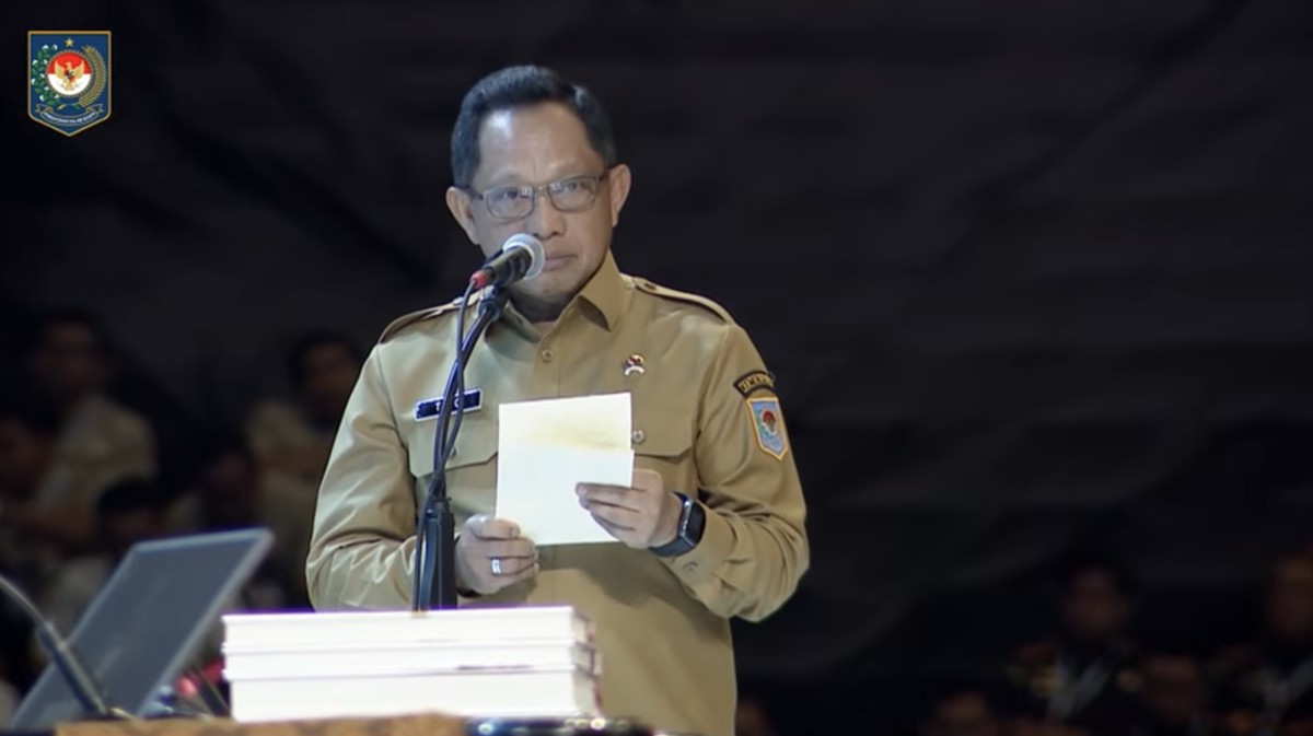 Mendagri Tito Minta Gubernur Bebaskan Pajak Kendaraan Listrik