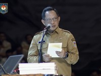 Menteri Dalam Negeri (Mendagri) Muhammad Tito Karnavian saat menyampaikan paparan dalam LIVE: Taklimat Presiden RI pada Rakornas Pemerintah Pusat dan Daerah Tahun 2026, Sentul, Senin (2/2/2026). (Tangkapan Layar Youtube/Kemendag RI)