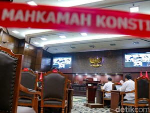Tak Lengkapi Alat Bukti, MK Tolak Gugatan Kuota Internet Hangus