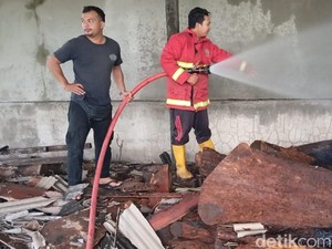 Gudang Kayu di Klungkung Terbakar, Asal Api Masih Misterius