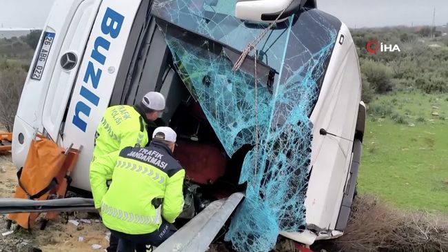 Bus Terguling Pasca Ugal-Ugalan di Tengah Kabut, 9 Orang Tewas