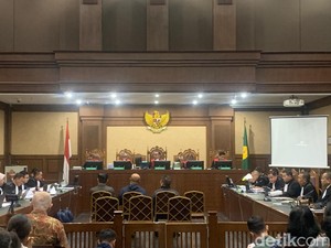 Hakim Cecar Saksi: Gimana Sulap Harga Chromebook Rp 3 Juta Jadi Rp 6 Juta?
