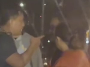 Momen Pria di Makassar Pukul Pasutri gegara Mobil Senggolan di Jalan