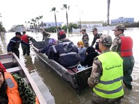 Hujan Lebat Picu Banjir Besar, Pemerintah Evakuasi Ratusan Ribu Warga