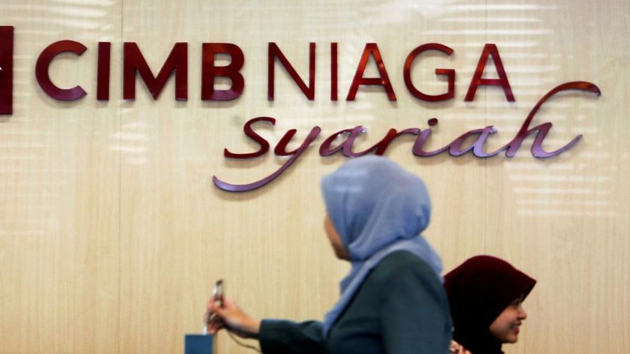 Bank CIMB Niaga Syariah. (REUTERS/Supri)