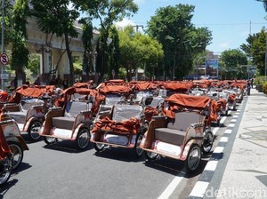 200 Becak Listrik dari Presiden Prabowo Dibagikan ke Lansia Lamongan