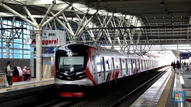 Danantara Targetkan KRL Rute JKT-Cikampek dan Sukabumi Siap Tersambung