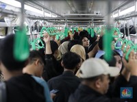 Anker KRL Green Line Ngeluh Berdesakan dan Nunggu Lama, KCI Buka Suara