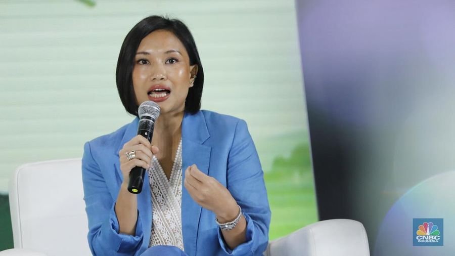 Director Climate Policy Initiative, Tiza Mafira menyampaikan pemaparan dalam acara ESG Sutainability Forum 2026 di Jakarta, Selasa (3/2/2026). (CNBC Indonesia Tri Susilo)