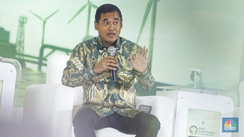 Utusan Khusus Presiden Bidang Iklim dan Energi, Hashim S. Djojohadikusumo menyampaikan sambutan dalam acara ESG Sutainability Forum 2026 di Jakarta, Selasa (3/2/2026). (CNBC Indonesia Tri Susilo)