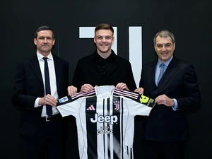 Juventus Resmikan Emil Holm, Lepas Joao Mario dan Rugani