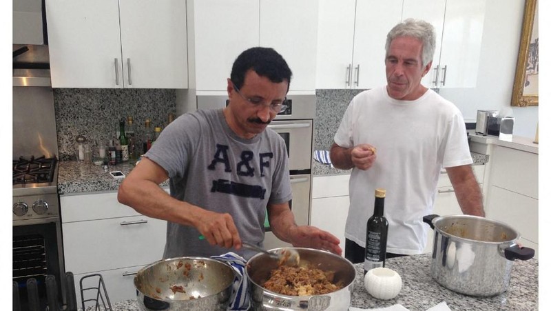 Bukti foto yang dirilis Departemen Kehakiman AS menunjukkan mantan presiden Bill Clinton hingga Michael Jackson bagian dari social circle penjahat seks Jeffrey Epstein. (via REUTERS/U.S. Justice Department)