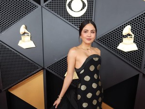 Tenun Garut Tampil Mewah di Karpet Merah Grammy Awards 2026