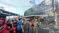 Detik-detik Kebakaran Hanguskan Rita Pasaraya Cilacap