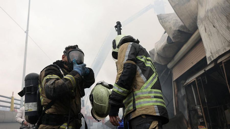 Kebakaran di Pasar Janat Abad di Teheran, Iran, Selasa (3/2/2026). (Majid Asgaripour/WANA via REUTERS)