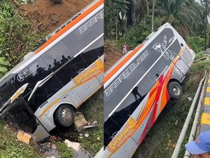 Detik-detik Bus AKAP Padang-Jambi Terperosok Masuk Jurang di Tebo