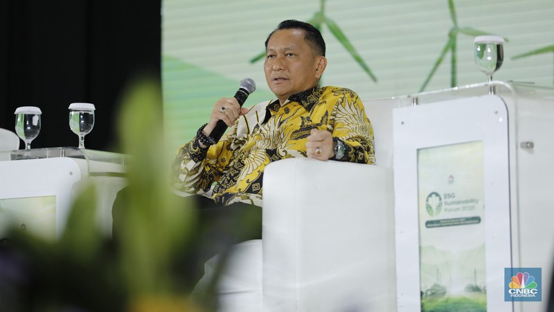 Utusan Khusus Presiden Bidang Iklim dan Energi, Hashim S. Djojohadikusumo menyampaikan sambutan dalam acara ESG Sutainability Forum 2026 di Jakarta, Selasa (3/2/2026). (CNBC Indonesia Tri Susilo)