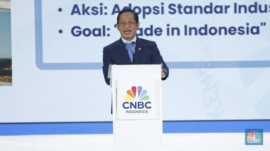 Menteri Lingkungan Hidup, Hanif Faisol Nurofiq menyampaikan pidato utama dalam acara ESG Sutainability Forum 2026 di Jakarta, Selasa (3/2/2026). (CNBC Indonesia Tri Susilo)