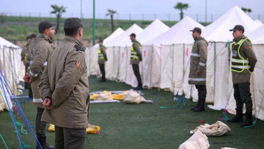Angkatan Bersenjata Kerajaan dan otoritas sipil bekerja sama untuk mengatasi risiko banjir di tengah naiknya permukaan air di Sungai Loukkos, di Ksar El Kebir, Maroko, 2 Februari 2026. (Moroccan authorities/Handout via REUTERS)