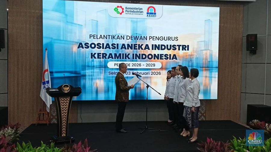 Pelantikan Dewan Pengurus Asosiasi Keramik Indonesia (Asaki) di Kemenperin Selasa (3/2/2026). (CNBC Indonesia/Ferry Sandi)