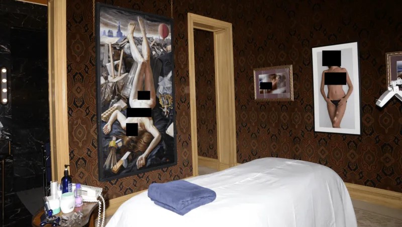 Sejumlah lukisan wanita telanjang terpajang dalam rumah Epstein. (Dok.