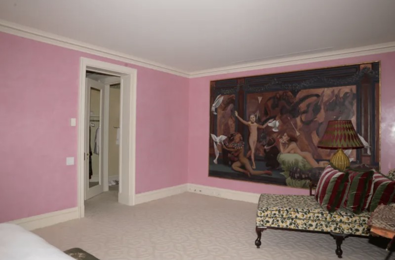 Sejumlah lukisan wanita telanjang terpajang dalam rumah Epstein. (Dok.