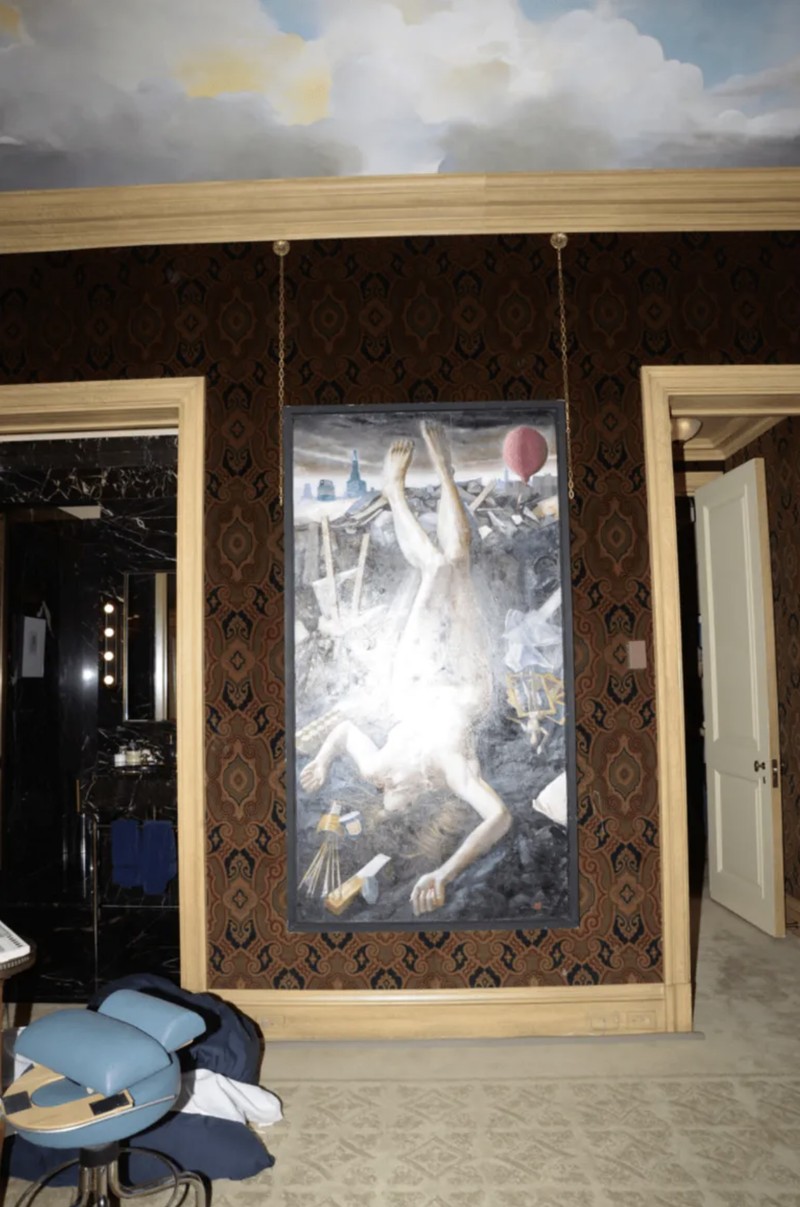 Sejumlah lukisan wanita telanjang terpajang dalam rumah Epstein. (Dok.