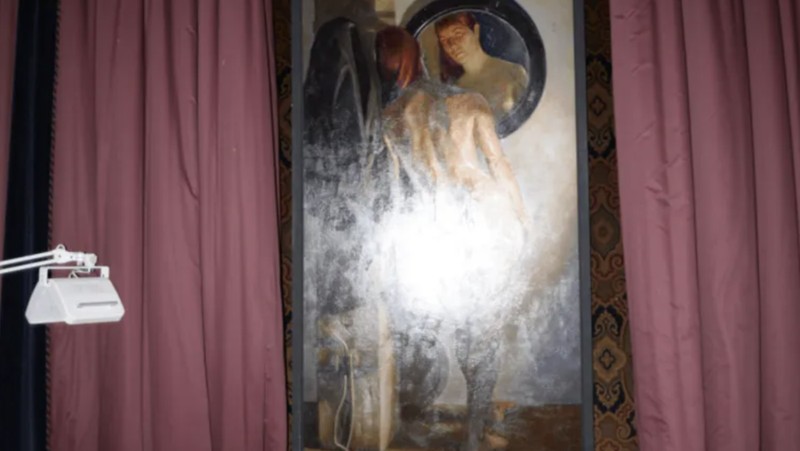 Sejumlah lukisan wanita telanjang terpajang dalam rumah Epstein. (Dok.