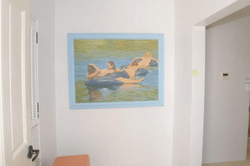 Sejumlah lukisan wanita telanjang terpajang dalam rumah Epstein. (Dok.