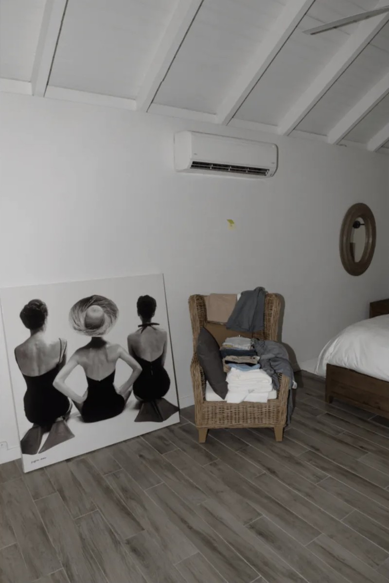 Sejumlah lukisan wanita telanjang terpajang dalam rumah Epstein. (Dok.