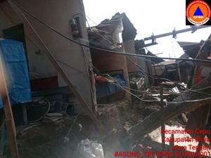 Tanah Ambles Terjang Permukiman Warga Cepu Blora, 15 Rumah Rusak