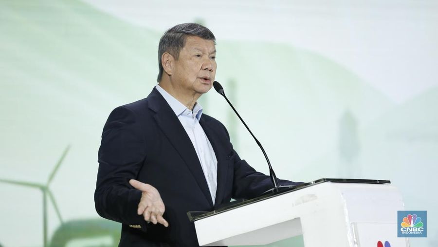 Utusan Khusus Presiden Bidang Iklim dan Energi, Hashim S. Djojohadikusumo menyampaikan sambutan dalam acara ESG Sutainability Forum 2026 di Jakarta, Selasa (3/2/2026). (CNBC Indonesia Tri Susilo)