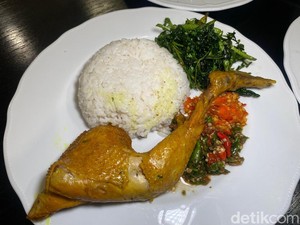 Ayam Goreng Bu Iyin: Ayam Goreng Basah ala Bandung yang Nikmat Pakai Jukut Gurih