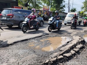 Warga Keluhkan Jalan Lingkar Timur Sidoarjo Banyak Berlubang