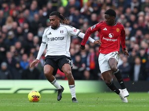 Pemain Fulham Ini Jadi Korban Kekuatan Fisik Mainoo