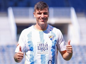 Persib Perkenalkan Striker Baru, Sergio Castel!