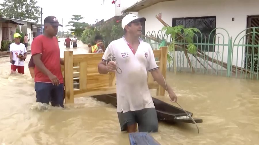 Tiga orang dilaporkan tewas setelah tanah longsor melanda sebuah permukiman di Santa Marta, Kolombia, menyusul hujan lebat yang mengguyur wilayah tersebut. Unit Nasional untuk Manajemen Risiko Bencana (UNGRD) menyampaikan informasi itu pada Selasa (3/2/2026). (Tangkapan Layar Video Reuters/RCN TV / UNGRD)
