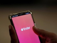 Cari Kerja Makin Sulit, Anak Muda Pakai Tinder untuk Cari Lowongan