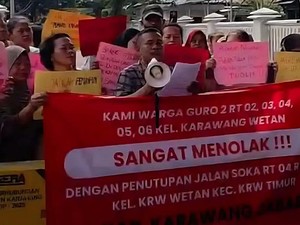 Warga Karawang Tolak Penutupan Jalan Imbas Proyek Stadion Singaperbangsa
