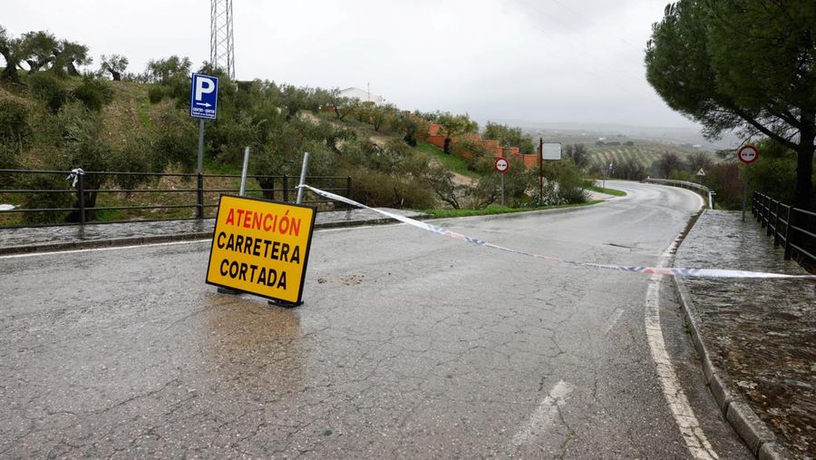 Badai Leonardo menghantam beberapa bagian Spanyol, Rabu (4/2/2026). (REUTERS/Jon Nazca)
