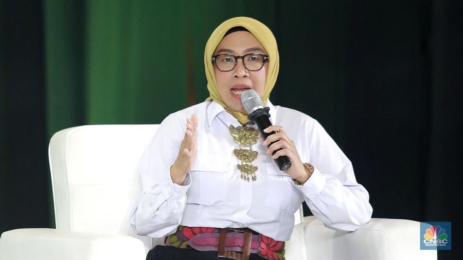 Direktur Jenderal EBTKE Kementerian ESDM RI, Eniya Listiani Dewi saat menyampaikan pemaparan dalam acara Energy Outlook 2026 di Jakarta, Kamis (5/2/2026). (CNBC Indonesia/Muhammad Sabki)