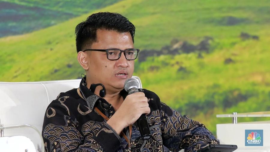 VP Pengendalian RUPTL PT PLN (Persero), Ricky Faizal saat menyampaikan pemaparan dalam acara Energy Outlook 2026 di Jakarta, Kamis (5/2/2026). (CNBC Indonesia/Muhammad Sabki)