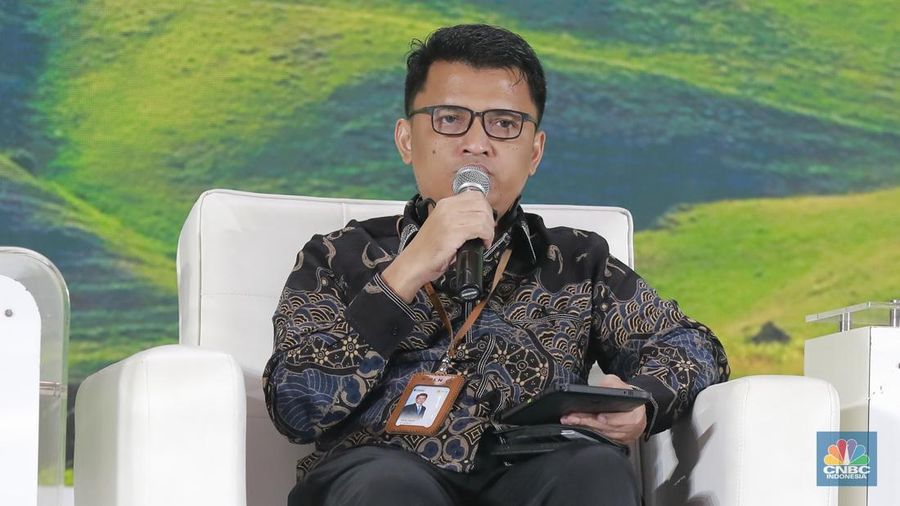 VP Pengendalian RUPTL PT PLN (Persero), Ricky Faizal saat menyampaikan pemaparan dalam acara Energy Outlook 2026 di Jakarta, Kamis (5/2/2026). (CNBC Indonesia/Muhammad Sabki)