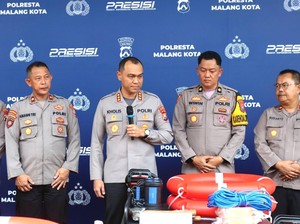 Kapolresta Malang Kota Distribusikan Peralatan Tanggap Bencana