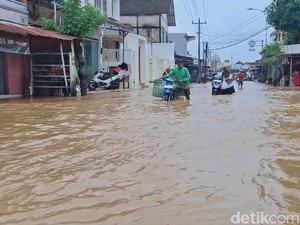 Banjir Rendam Jalur Alternatif Kudus-Pati, Banyak Motor Mogok