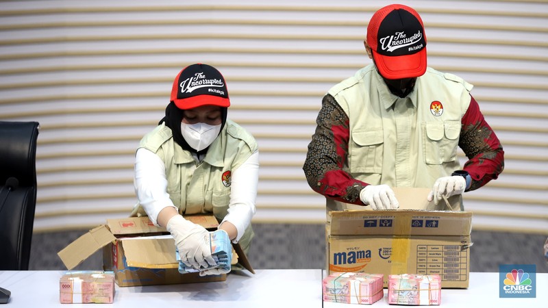 Konferensi pers terkait dugaan Tindak Pidana Korupsi dalam restitusi pajak di KPP Madya Banjarmasin di Gedung Merah Putih KPK, Jakarta Selatan, Kamis (5/2/2026). (CNBC Indonesia/Muhammad Sabki)