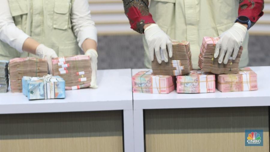 Konferensi pers terkait dugaan Tindak Pidana Korupsi dalam restitusi pajak di KPP Madya Banjarmasin di Gedung Merah Putih KPK, Jakarta Selatan, Kamis (5/2/2026). (CNBC Indonesia/Muhammad Sabki)